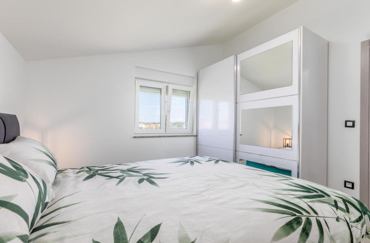 Apartment Vito With Sea View Фажана Екстер'єр фото